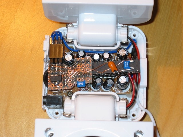 MusicBox montada en altavoces